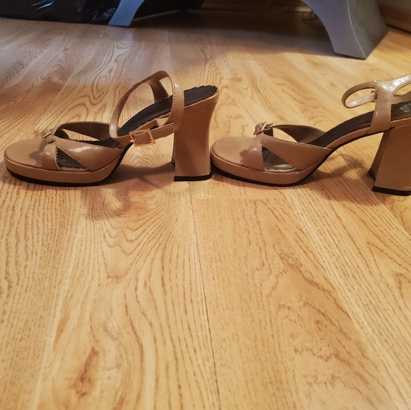 Rampage Size 7 open toe camel color sandals - Picture 4 of 8